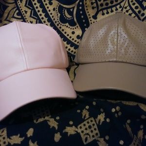 Lot of 2 faux leather hats / caps pink and tan